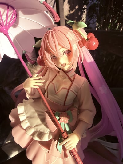 Sakura Miku mit einer Katze · Hatsune Miku / Sakura Miku - Sakura Dress - AMP - Artist MasterPiece+ - Taito