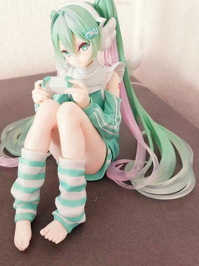 Gaming, Playtime  · Hatsune Miku - Holiday Memories-Game - Banpresto