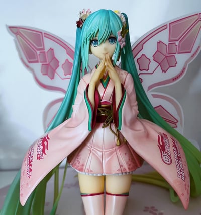 Haarspange ging leider verloren, das Loch wurde notbedürftig anderweitig gestopft 