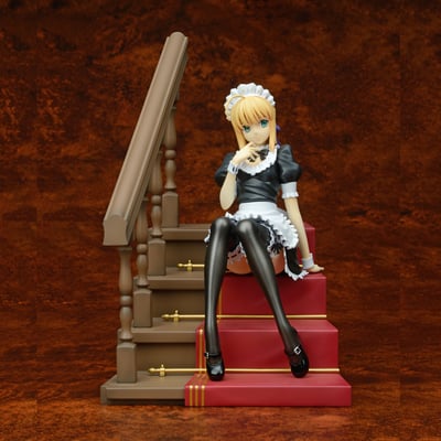 Saber Maid auf der Treppe - 1