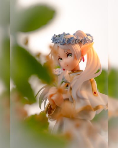 Frieren mit Blümchen 🤭 · Frieren - Flower Garden - Luminasta - Sega