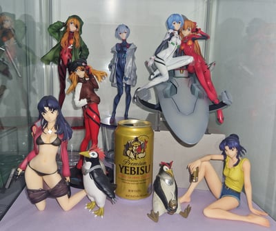 Eva Shelf  · Misato Katsuragi und Pen Pen - Ver 2 - Gals Series - Megahouse