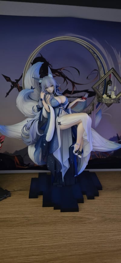 Shinano sieht Bezaubert aus 