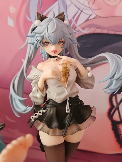 Shes gorgeous isn't she?