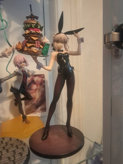 Bunny Saber with Burger · Saber Alter / Altria Pendragon Bunny Ver. – Statue PVC 1/7 (Fate/Grand Order, 25 cm)
