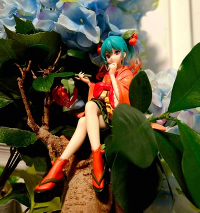 Hatsune Miku auf Baum 🌳 · Hatsune Miku - Flower Fairy Winter Cherry - Noodle Stopper - Furyu