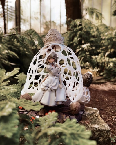 Mushroom Girl 🌿🍄 · Dictyophora Indusiata (Tropische Schleierdame)- The Mushroom Girls - Reverse Studio