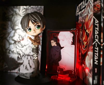 Eren Jäger und Acryl-Stand · Eren Jäger - Q Posket - Version B - Banpresto