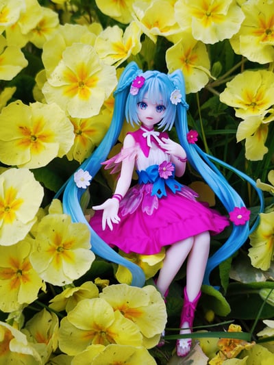 Kleine Kosmee in gelben Primeln 🌼 — Hatsune Miku - Flower Fairy Cosmos - Noodle Stopper - Furyu