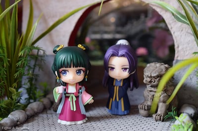 A quiet moment beneath the moon gate! ( ˶ᵔ ᵕ ᵔ˶ )♡ · Nendoroid 2640 Maomao - Garden Party