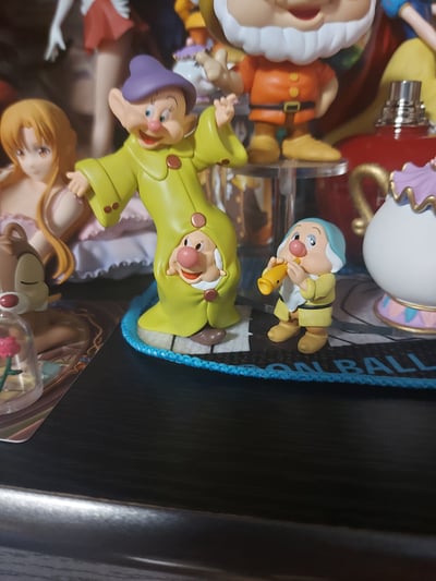 Hatte ich zum Geburtstag für meine Muter besorgt und sogar den richtigen den sie am liebsten hat von den 7 Zwergen. 