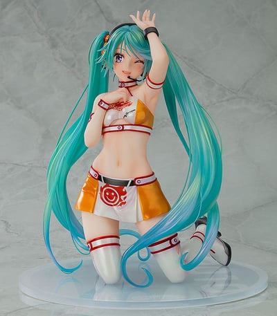 Hatsune Miku - Racing 2010 - Kentaro Yabuki Art - Max Factory (8).jpg