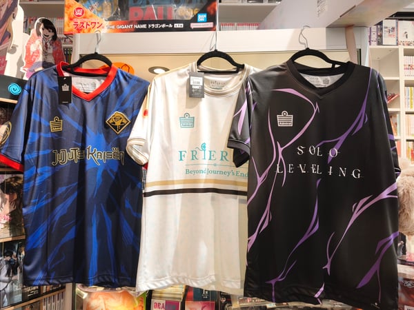 Ihr seid Anime und Fußballfan, dann sind diese Jerseys perfekt für euch!