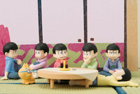 Osomatsu-san - Palmate Mini Figure Set - We are Family! (7 Figures with a table and a background sheet) - 6