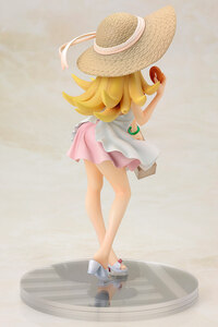 Shinobu Oshino mit Donuts - 8